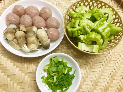 Canh khổ qua cá thác lác