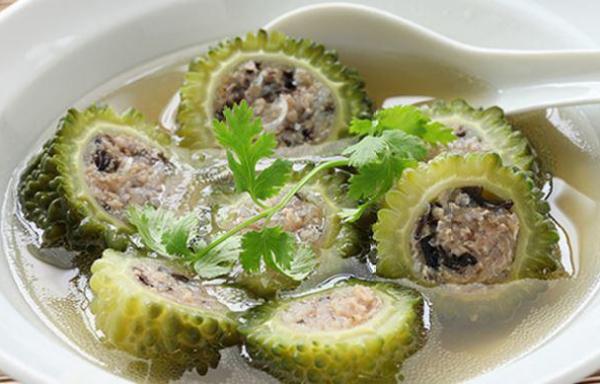 Canh khổ qua nhồi thịt ngon khó cưỡng với vị đắng nhẹ đặc trưng