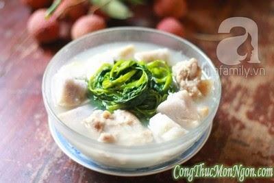 Canh khoai sọ nấu sườn ngọt lành dân dã