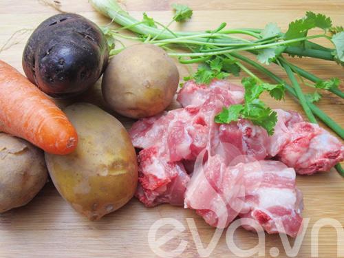 Canh khoai tây nấu sườn nóng hổi