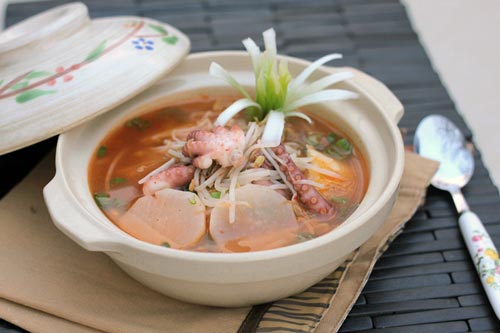 Canh kim chi bạch tuộc giòn, chua, cay lạ miệng, hấp dẫn