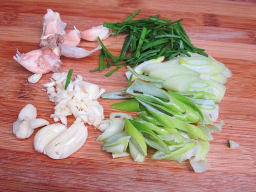 Canh kim chi nấu ngao đậu nóng hổi ngon tuyệt trong ngày lạnh