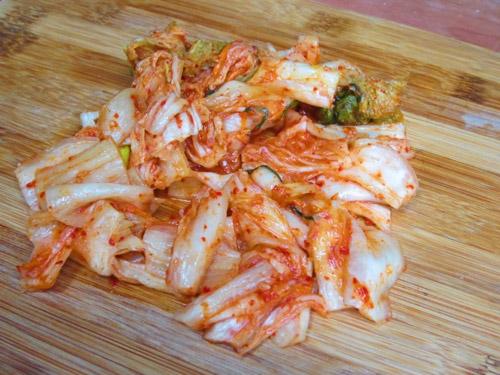 Canh kim chi nấu ngao đậu nóng hổi ngon tuyệt trong ngày lạnh