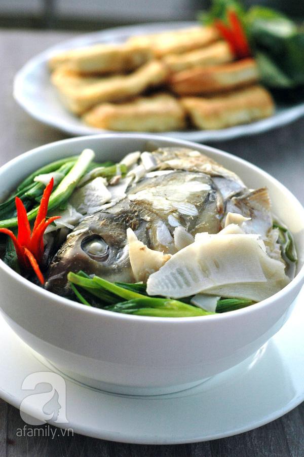 Canh măng chua nấu cá trắm