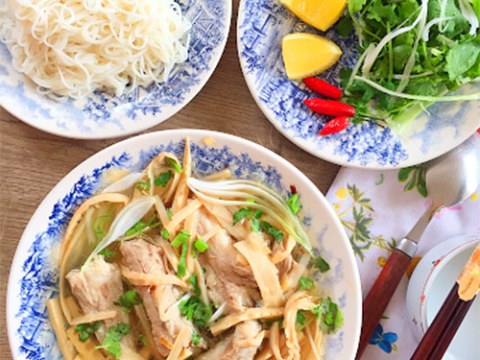 canh mang tuoi suon nong hoi an kem bun Canh măng tươi sườn nóng hổi ăn kèm bún