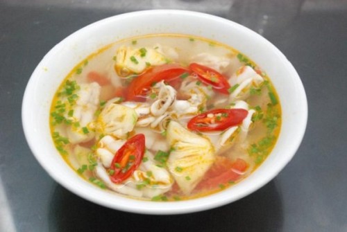 Canh mực nấu dứa ngọt thơm hấp dẫn