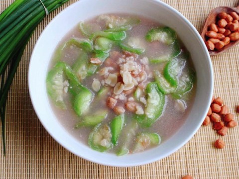 canh muop nau lac dan da va la mieng Canh mướp nấu lạc dân dã và lạ miệng