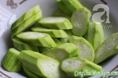 Canh mướp nấu nấm ngọt mát thanh nhẹ