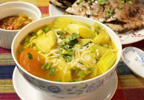 canh nam nau chua thanh mat Canh nấm nấu chua thanh mát