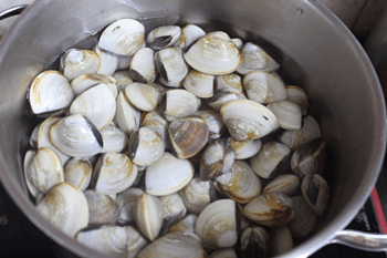 Canh ngao nấu me chua thanh mát