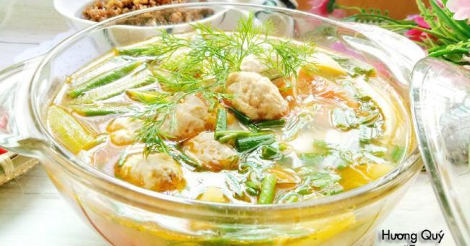 Canh riêu chả cá thác lác nóng hổi, chồng chan vợ húp gật đầu khen ngon