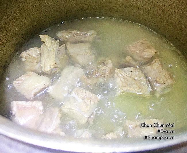 Canh sườn nấu khoai mì thơm ngon lạ miệng ngày đông