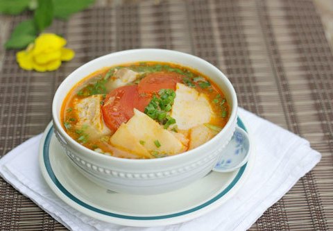 canh suon non nau mang chua Canh sườn non nấu măng chua