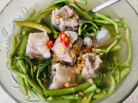 canh suon rau rut nau chua Canh sườn rau rút nấu chua