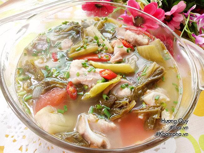 Canh sườn sụn nấu dưa chua đơn giản trôi cơm