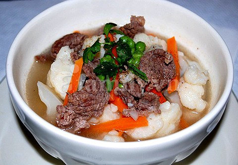 canh sup lo voi thit bo Canh súp - lơ với thịt bò