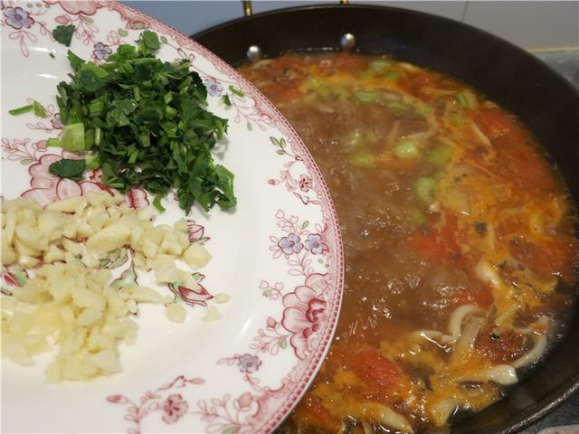 Canh thịt bò nấu nấm ngon ngay từ miếng đầu tiên