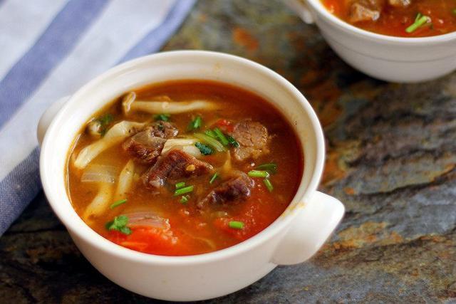 Canh thịt bò nấu nấm ngon ngay từ miếng đầu tiên