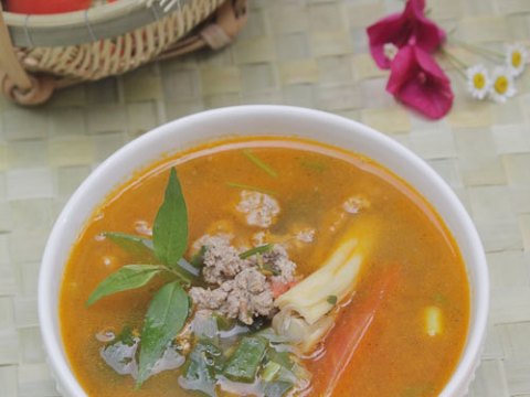 canh thit bo nau voi ca chua Canh thịt bò nấu với cà chua