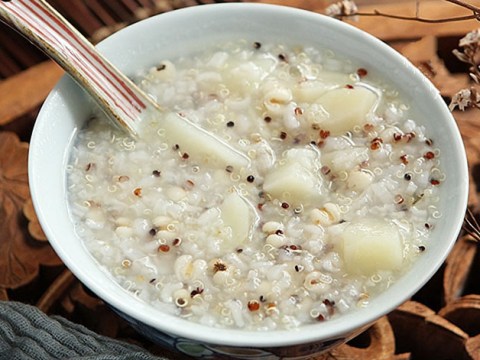 cap am cho da cang min khong nut ne voi mon che duong nhan an ngon het co Cấp ẩm cho da căng mịn không nứt nẻ với món chè dưỡng nhan ăn ngon hết cỡ