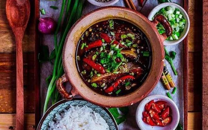 Cay cay, mặn mặn, ngọt ngọt... lại thơm lừng, làm Ba sa kho tộ ăn 'đã' miệng nào các mẹ!