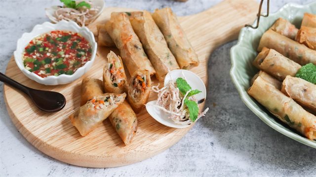 Chả giò nghêu khoai môn