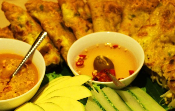 Chân chất bánh xèo "bốn mùa" quê hương