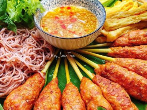 chan com hoc ngay 9x lam nem nuong thom nuc mui hang xom cung phai xin cong thuc Chán cơm, học ngay 9X làm nem nướng thơm nức mũi, hàng xóm cũng phải xin công thức