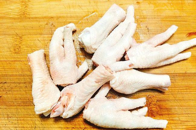 Chân gà ngâm nước tương dai giòn đậm đà, nhìn thôi đã chảy nước miếng