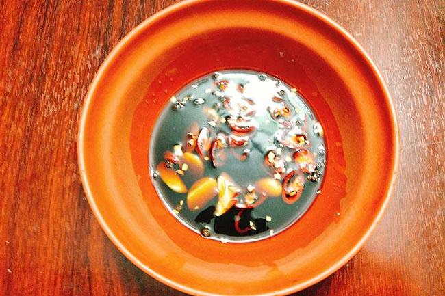 Chân gà ngâm nước tương dai giòn đậm đà, nhìn thôi đã chảy nước miếng