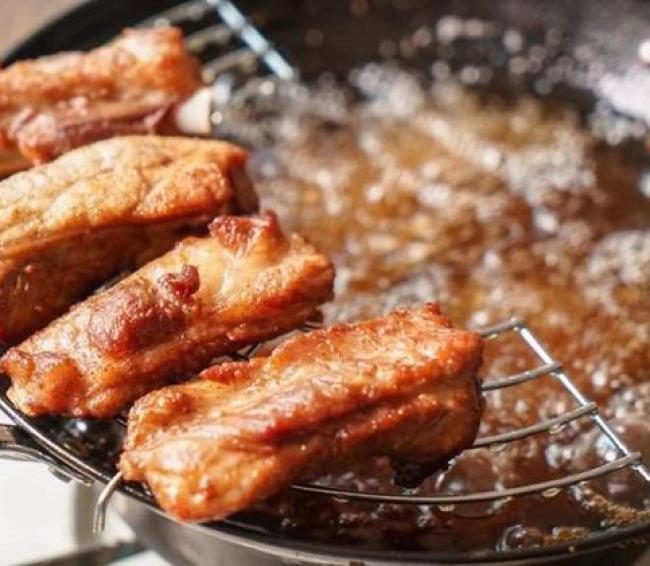 Chán sườn chua ngọt, vợ đảm làm sườn xóc tỏi ớt khiến chồng thích mê