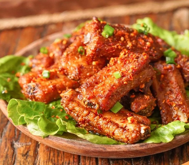 Chán sườn chua ngọt, vợ đảm làm sườn xóc tỏi ớt khiến chồng thích mê