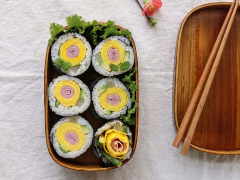 chang can kheo leo ban van co the lam sushi hoa that de dang Chẳng cần khéo léo, bạn vẫn có thể làm sushi hoa thật dễ dàng