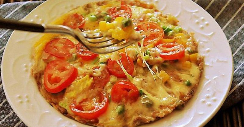 Chẳng cần lò nướng và dùng cơm nguội tôi vẫn làm được pizza cơm giòn ngon tuyệt đối