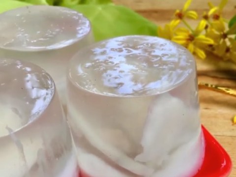 chang can ra hang tai nha cung lam duoc thach dua xiem ngon mat mem tan trong mieng Chẳng cần ra hàng, tại nhà cũng làm được thạch dừa xiêm ngon mát, mềm tan trong miệng