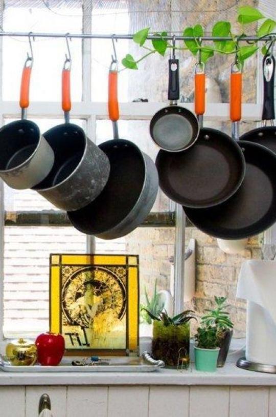 Chẳng còn thấy chật chội vì căn bếp quá nhỏ nhờ những mẹo vặt tiện lợi này