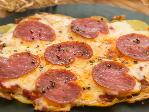 chang phai nhoc cong nhao bot toi lam de banh pizza nhanh hon nhieu voi nguyen lieu sieu r Chẳng phải nhọc công nhào bột, tôi làm đế bánh pizza nhanh hơn nhiều với nguyên liệu siêu rẻ