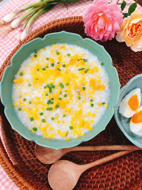 Cháo trứng muối thịt bằm khởi đầu ngày mới thanh đạm