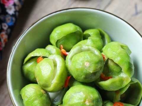 chay nuoc mieng voi sau dam muoi ot cay gion cuc ngon "Chảy nước miếng" với sấu dầm muối ớt cay giòn cực ngon