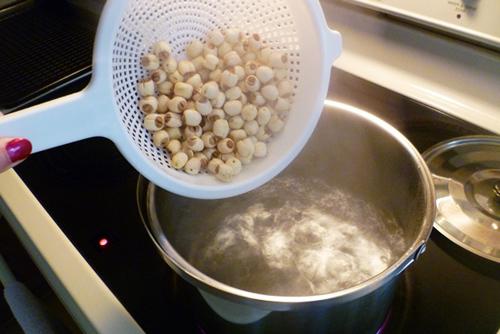 Chè sen long nhãn khô, mùa nào cũng sẵn