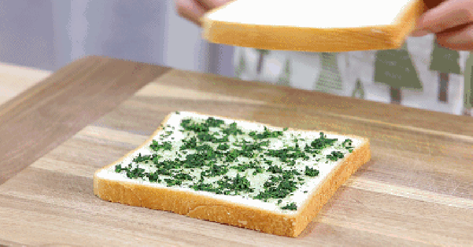 Chỉ 15 phút bạn có ngay bữa sáng ngon lành với món bánh sandwich kẹp lạ miệng