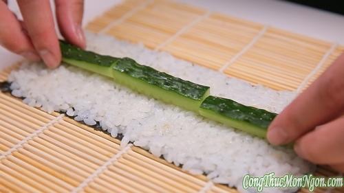 Chỉ vài phút là xong sushi dưa chuột