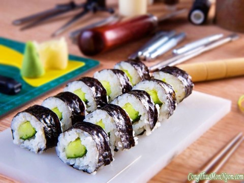 chi vai phut la xong sushi dua chuot Chỉ vài phút là xong sushi dưa chuột