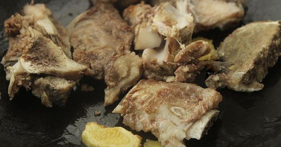 Chỉ với vài thao tác nhanh - gọn - nhẹ, chị em sẽ có ngay món canh ngon 