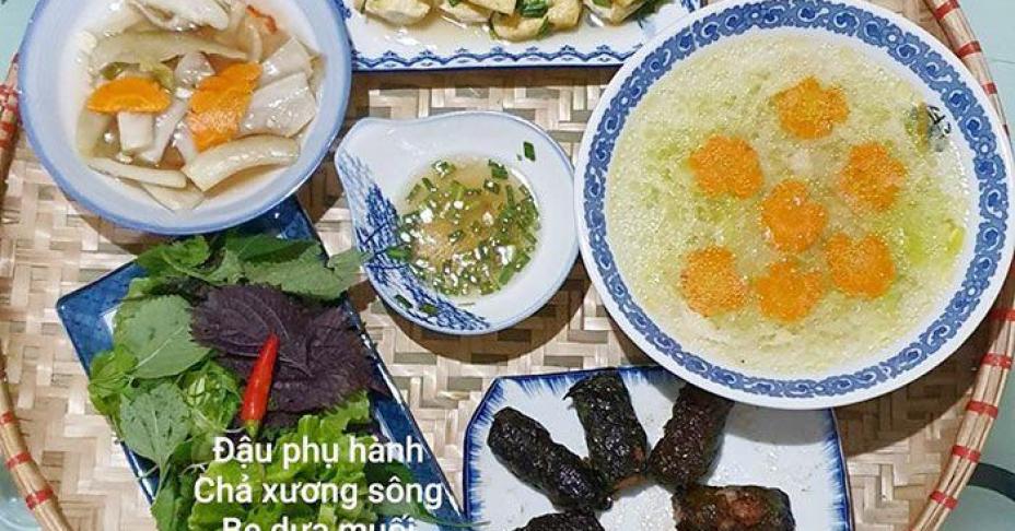 Chồng đi làm về muộn, vợ đảm ngày nào cũng phần một mâm cơm đủ món tuyệt ngon