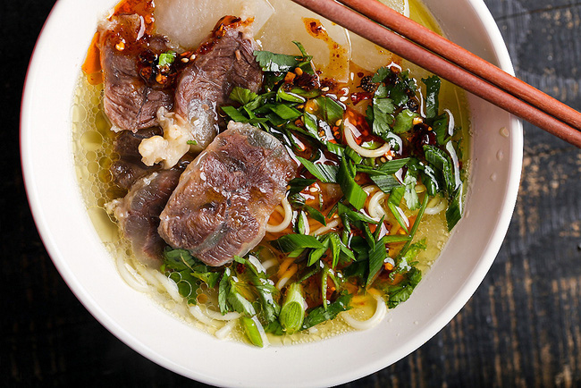 Có cách tự nấu bún bò ngon và đơn giản thế này thì bạn không bao giờ cần phải ra hàng nữa!