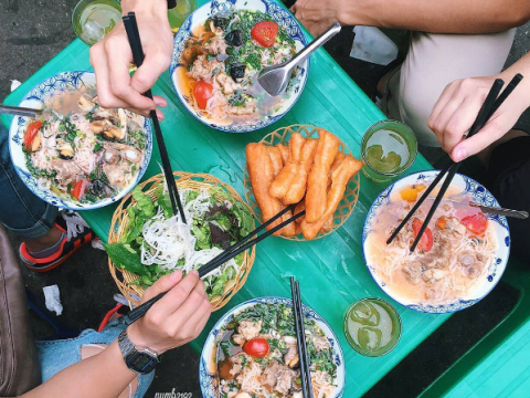 co di khap noi an bun oc roi cung chang bang 6 quan sieu ngon o ha noi nay Có đi khắp nơi ăn bún ốc, rồi cũng chẳng bằng 6 quán siêu ngon ở Hà Nội này