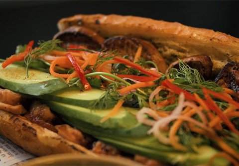 co gi ben trong o banh mi 22 trieu dong khien cac tin do am thuc sai thanh xon Có gì bên trong ổ bánh mì 2,2 triệu đồng khiến các tín đồ ẩm thực Sài thành xôn xao