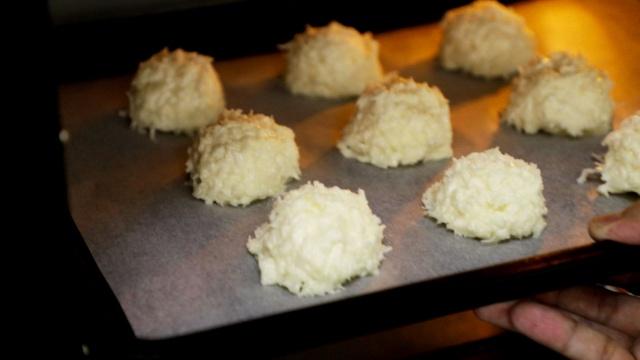 Coconut Macaroon