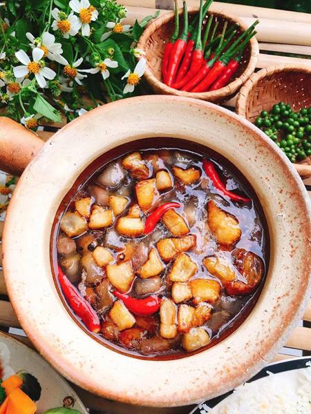 Cơm cháy, rau củ luộc chấm kho quẹt